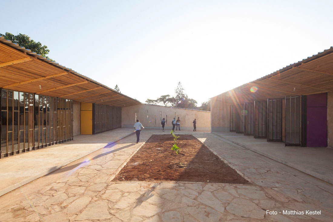 Holzkonstruktion Schule Afrika Innenhof
